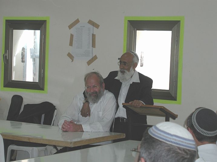 הרב אלישע עם הרב חיים ענזי יבדל לחיים טוב וארוכים